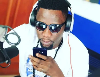 Roma Mkatoliki Ft Phina Nishaachana Naye