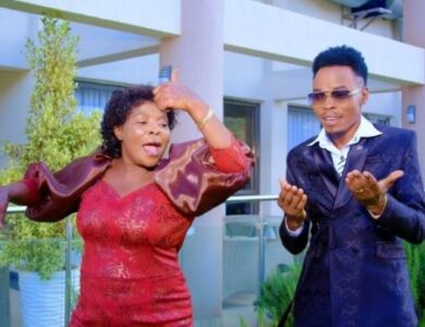 Rose Muhando Ft Stephen Kasolo Mwaka Huu